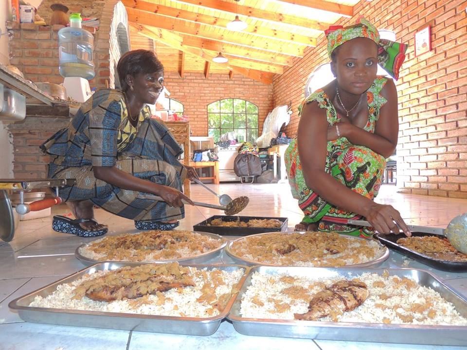 Las mujeres de Karambenor se juntan a cocinar comida tradicional senegalesa.