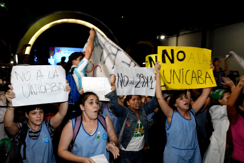 Docentes protestando contra el proyecto de la UNICABA. Foto: Télam.