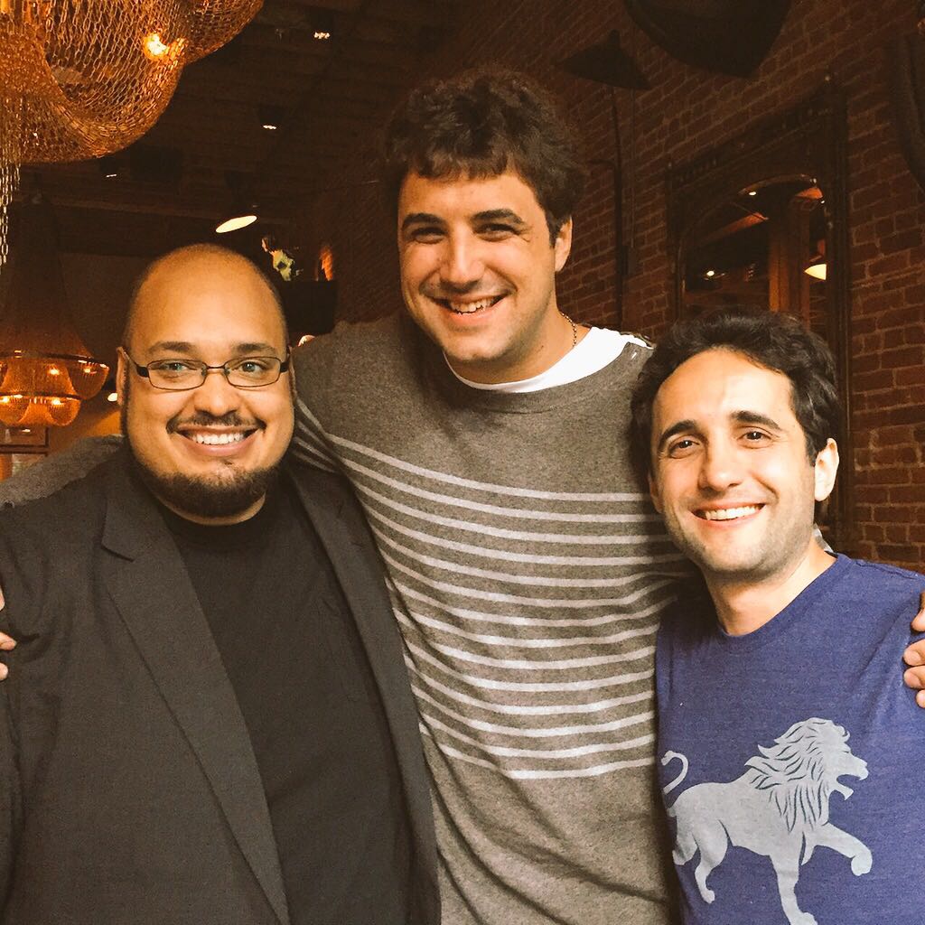 Pierucci (centro) y Saez-Gil (derecha), junto a Michael Seibel, CEO de Y Combinator. Crédito: Tomás Pierucci