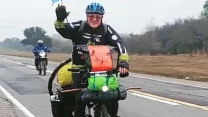 Gabriel, el jubilado que con 67 años recorre la ruta 40 en bicicleta de norte a sur e inspira