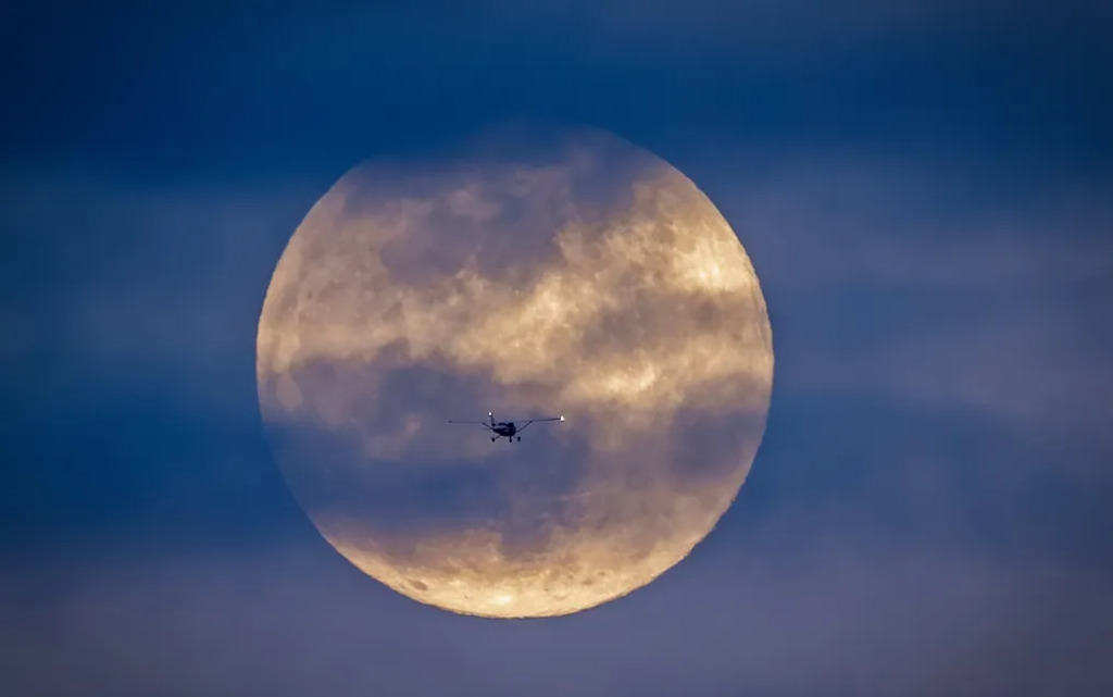 La Luna alcanza hoy su apogeo: por qué sucede y cómo se verá en el cielo